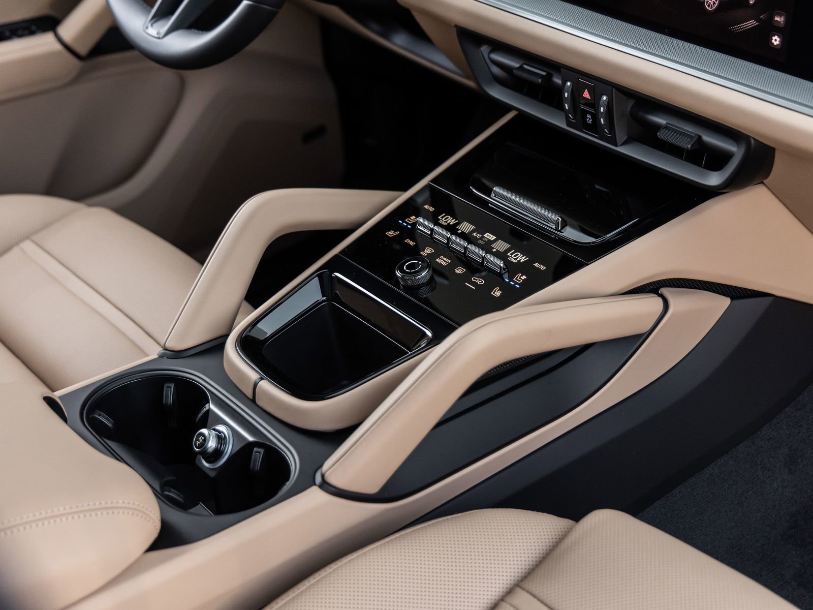Certified 2025 Porsche Cayenne S AWD/4WD image 32