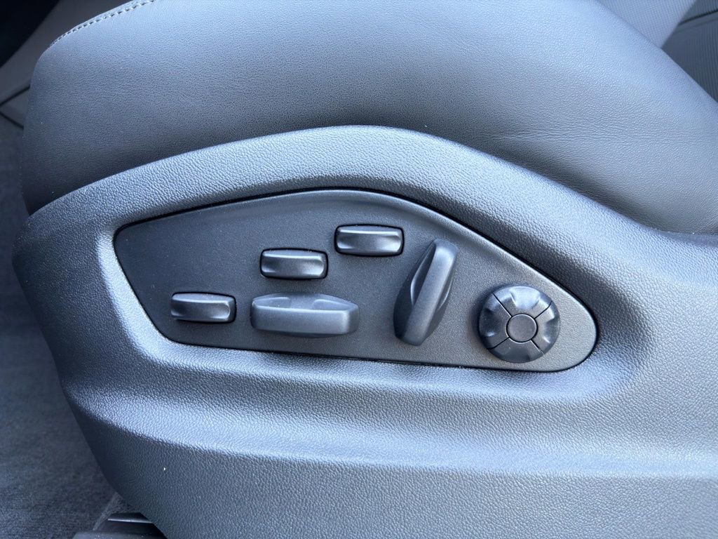 New 2026 Porsche Cayenne Coupe AWD/4WD image 7
