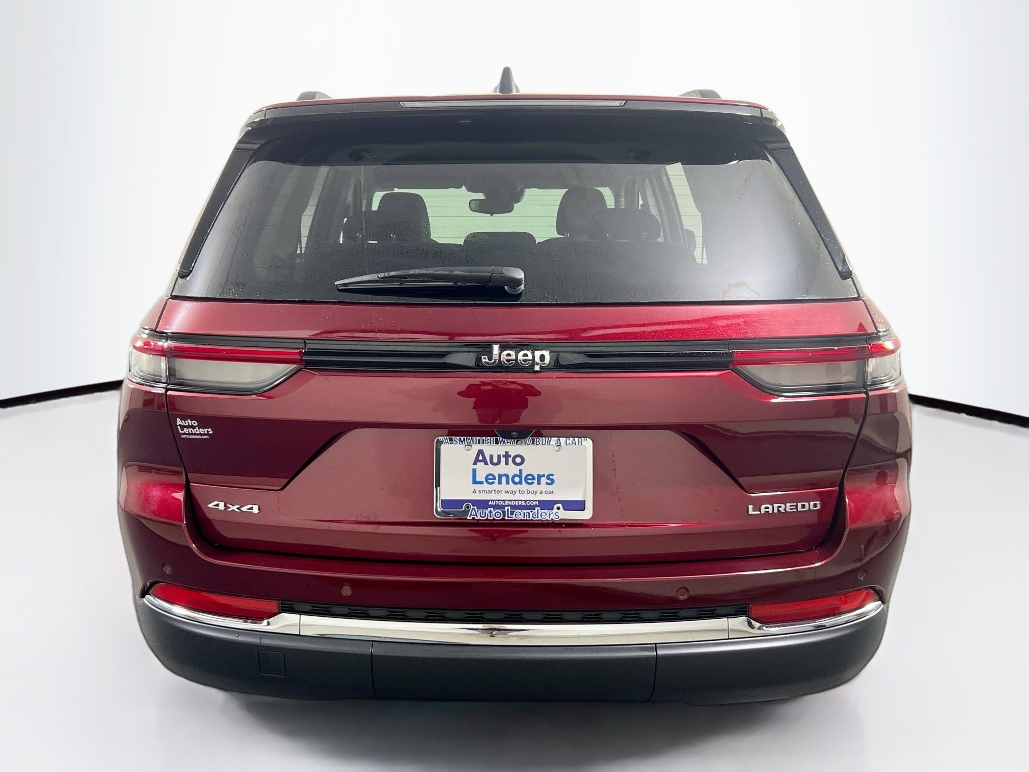 Used 2023 Jeep Grand Cherokee Laredo image 6