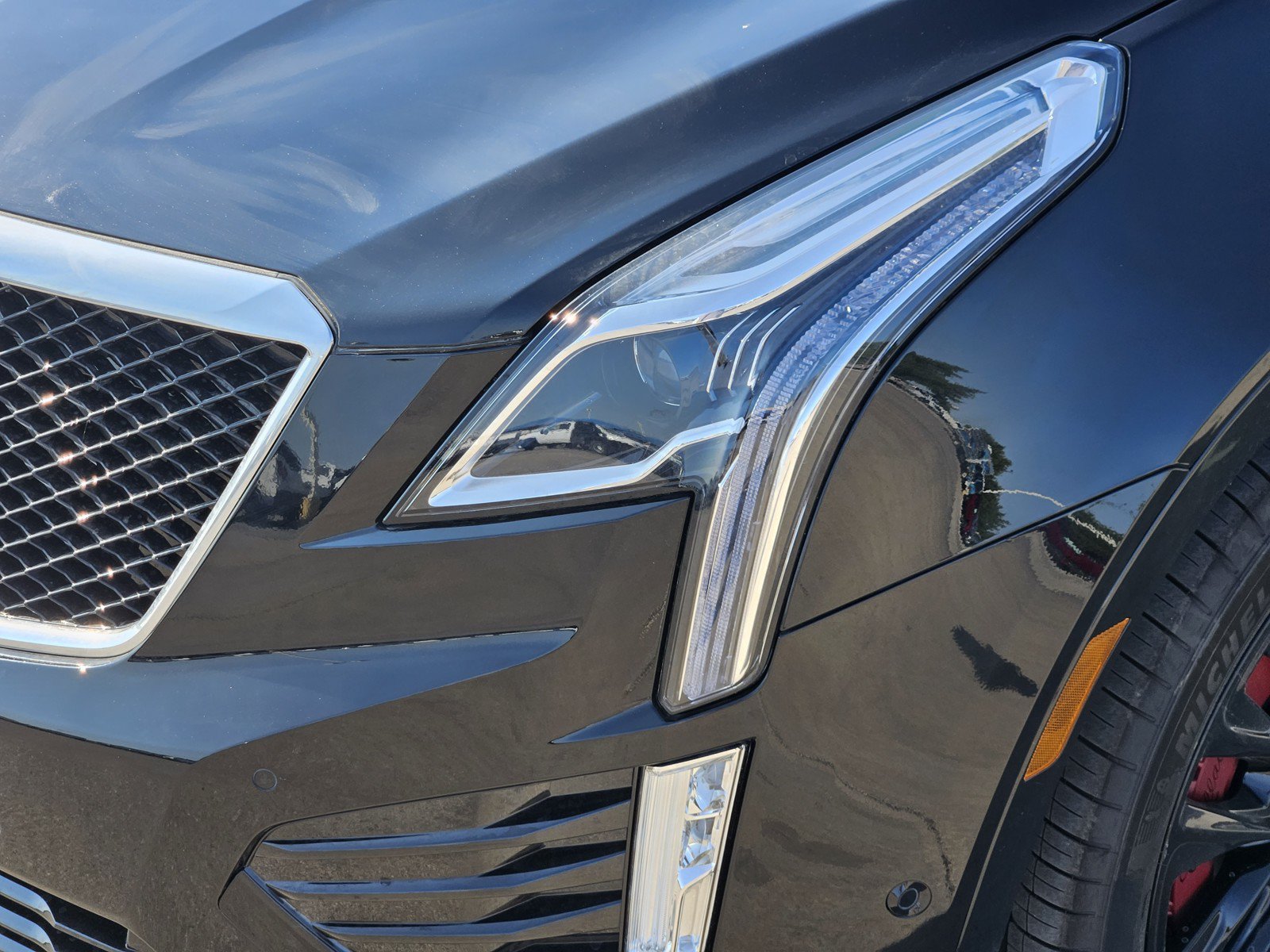 New 2026 Cadillac XT5 Sportv w/ LPO, Onyx Lite Package AWD/4WD image 5