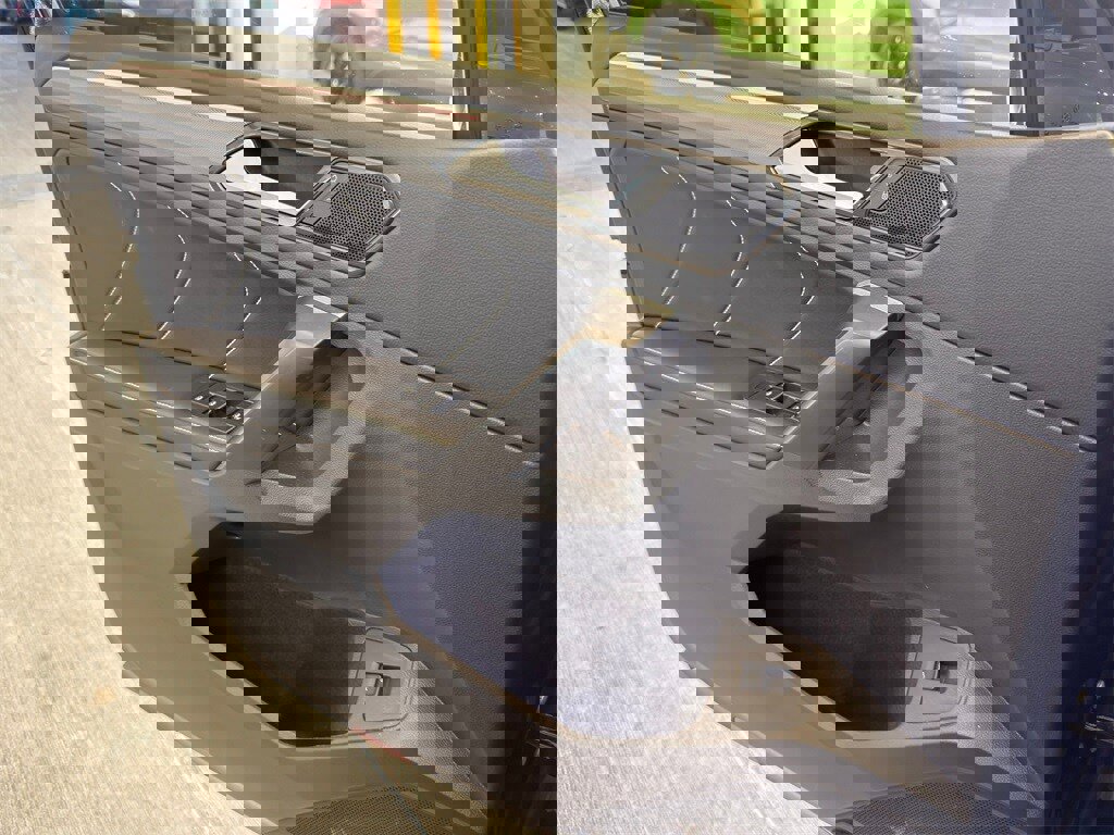 Used 2024 Volkswagen Tiguan SE R-Line image 15