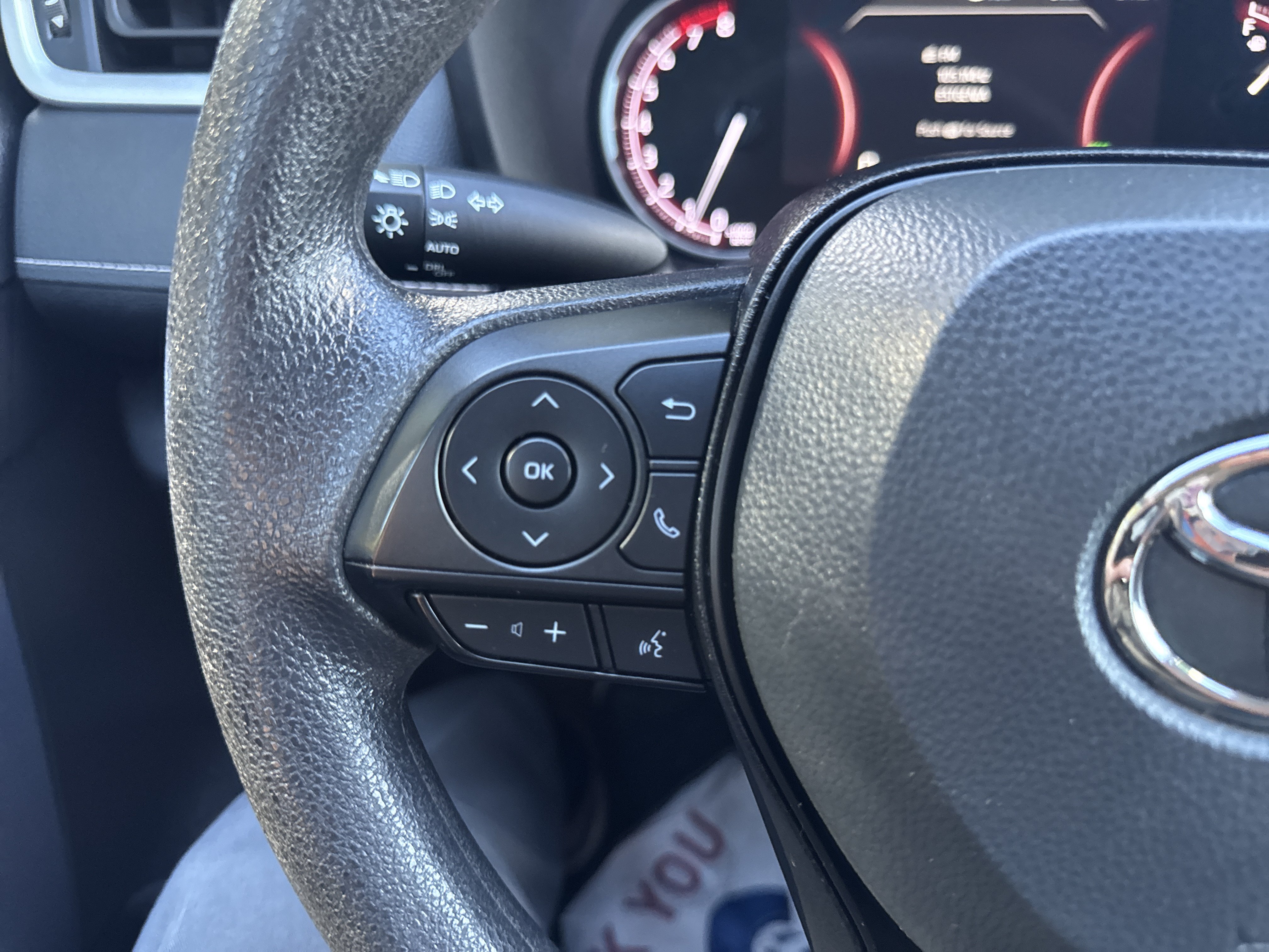 Used 2025 Toyota RAV4 XLE FWD image 23