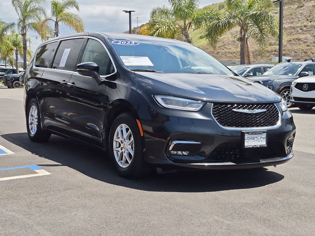 Certified 2023 Chrysler Pacifica Touring-L FWD image 3