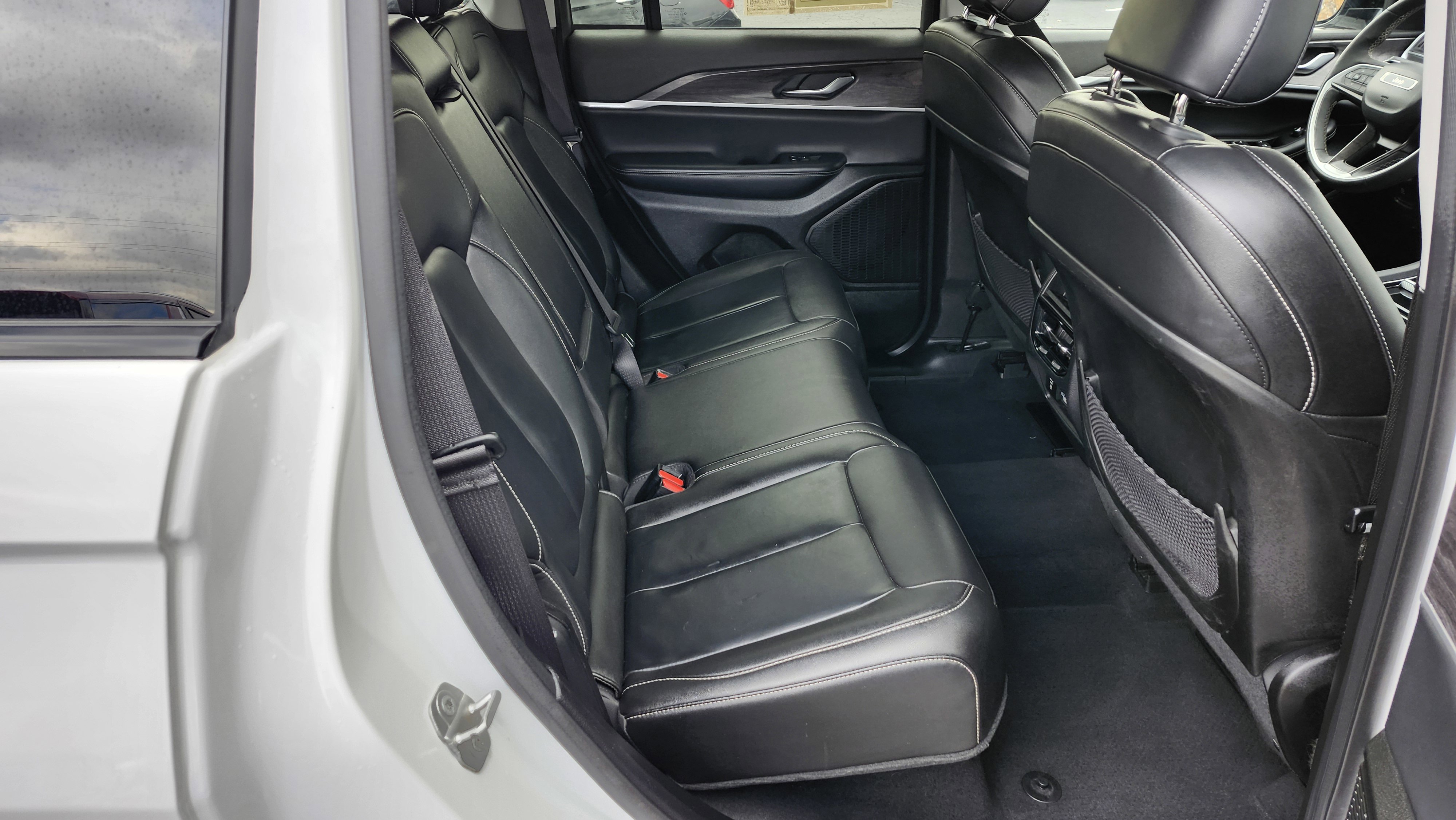 Used 2023 Jeep Grand Cherokee Limited image 20