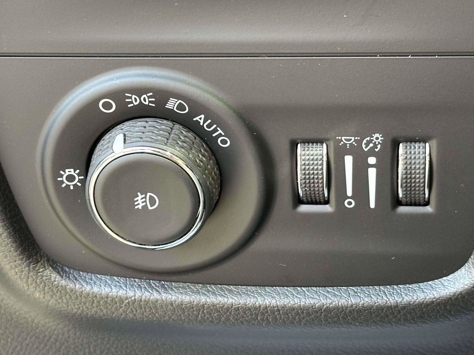 Used 2022 Jeep Grand Cherokee Overland w/ Luxury Tech Group IV image 19