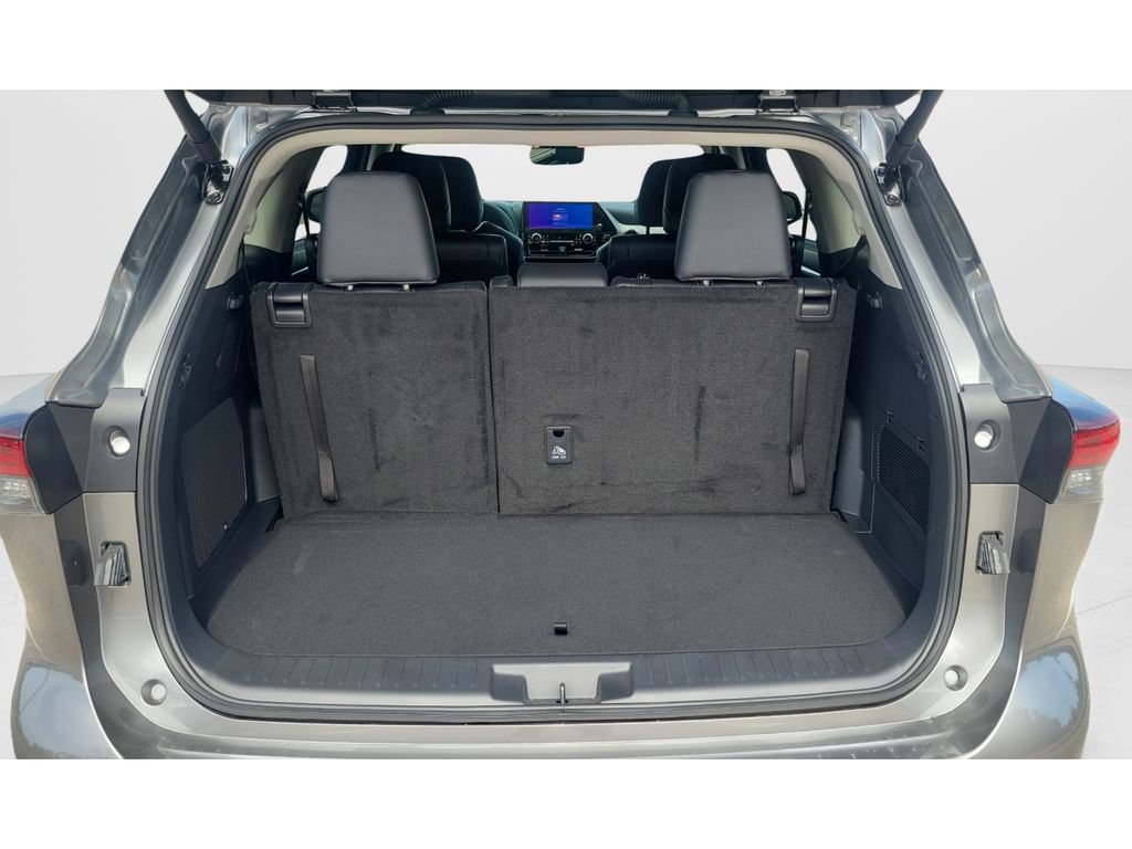 Certified 2026 Toyota Highlander Limited AWD/4WD image 9