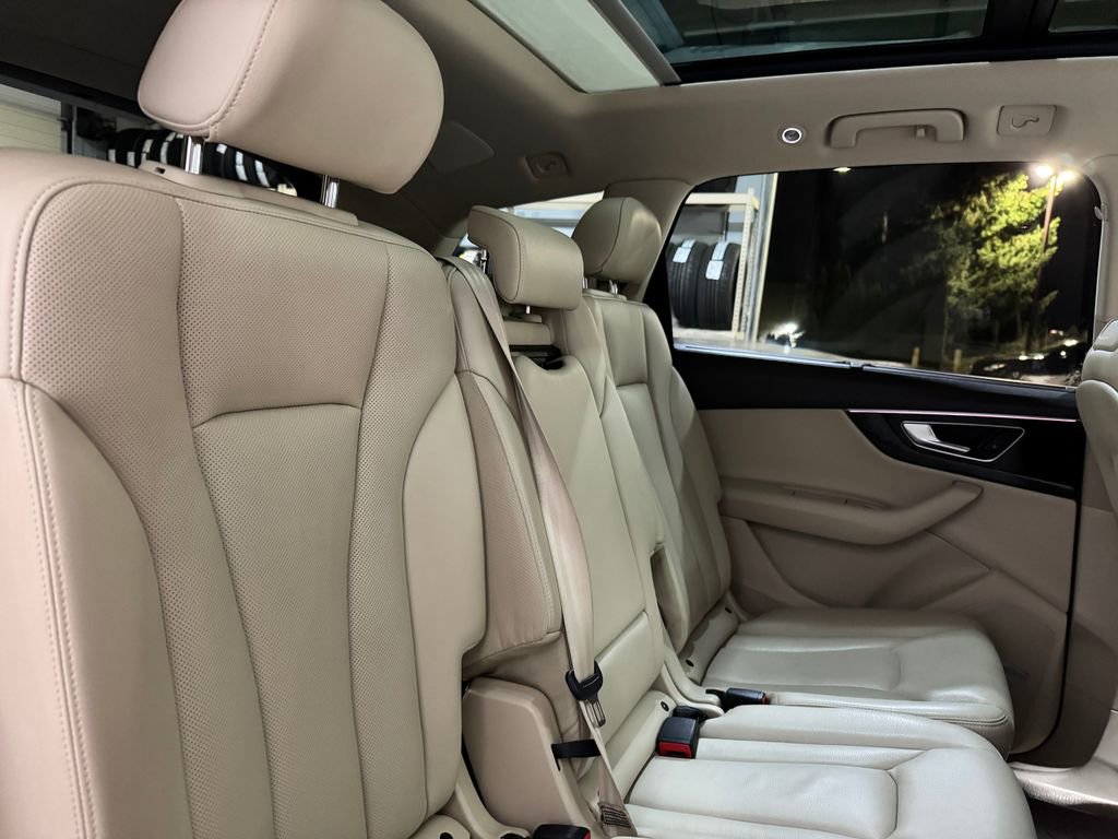 Used 2018 Audi Q7 3.0T Prestige w/ Prestige Package image 30