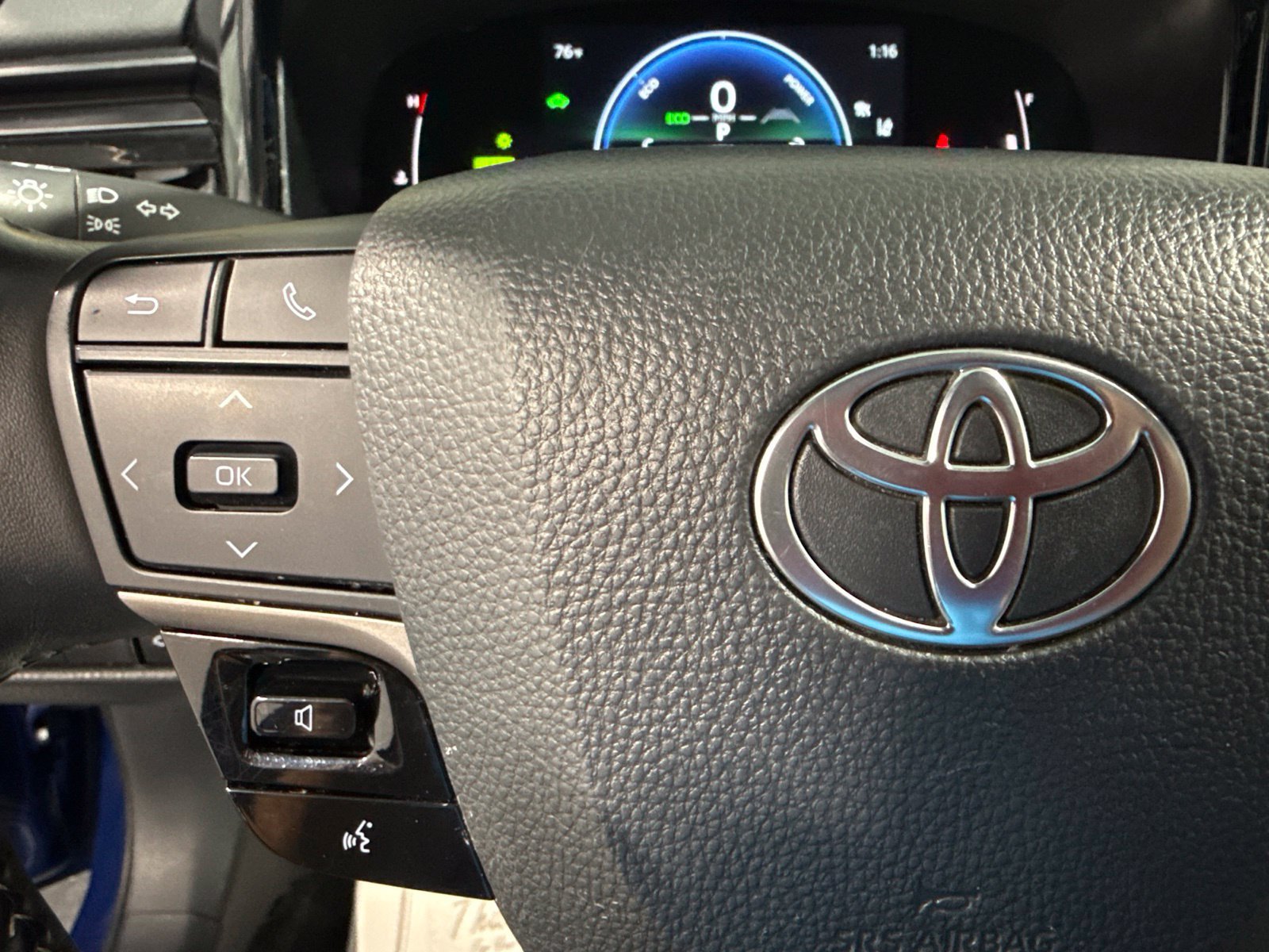 Used 2025 Toyota Camry SE FWD image 33