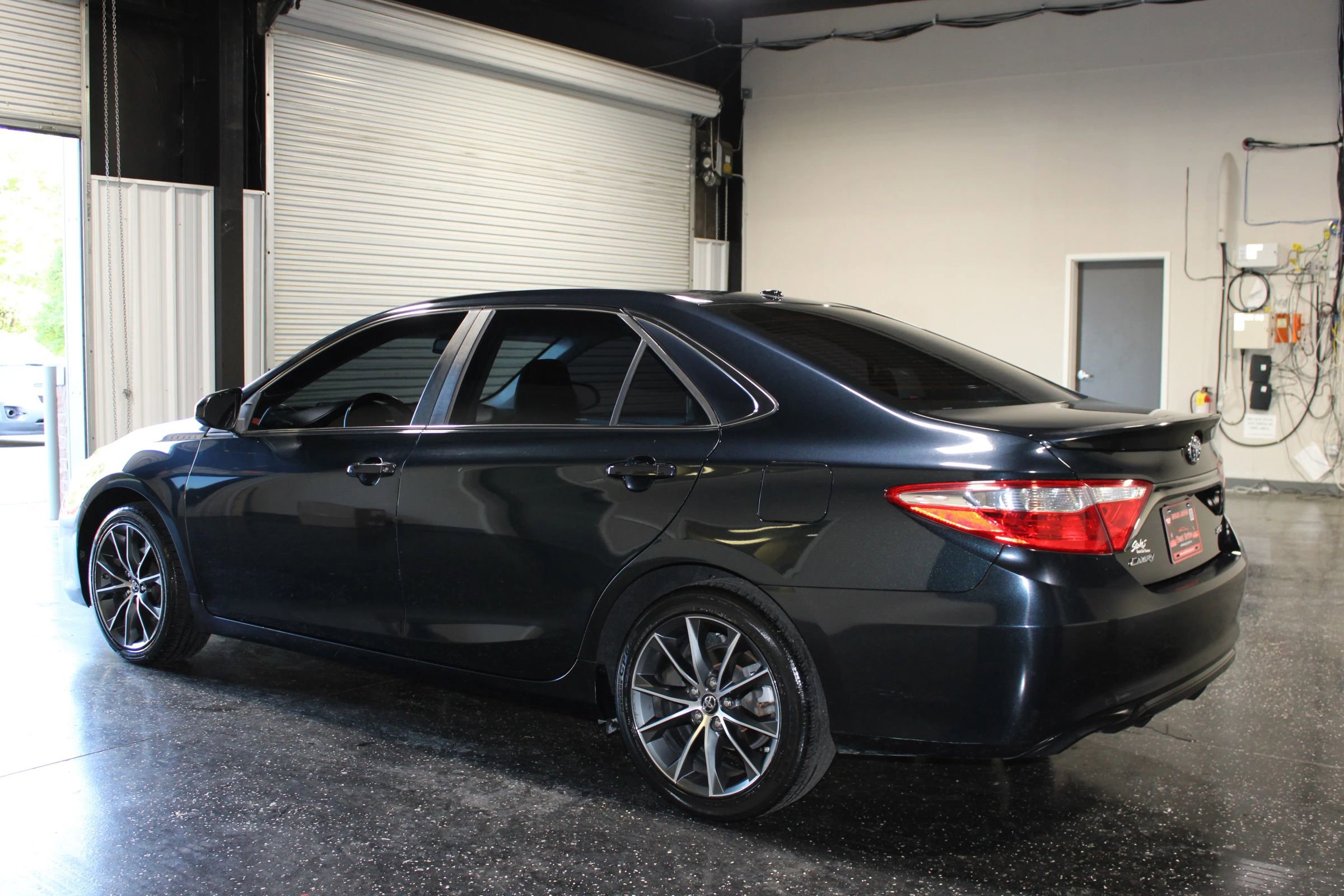 Used 2016 Toyota Camry XSE FWD image 6