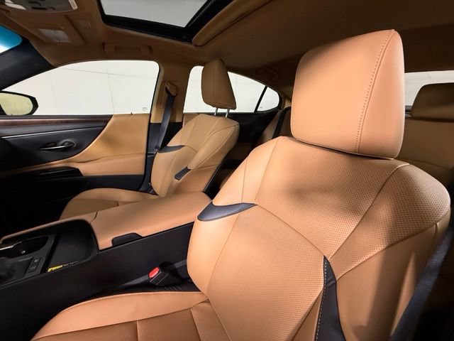 Certified 2025 Lexus ES 300h w/ Premium Package FWD image 5
