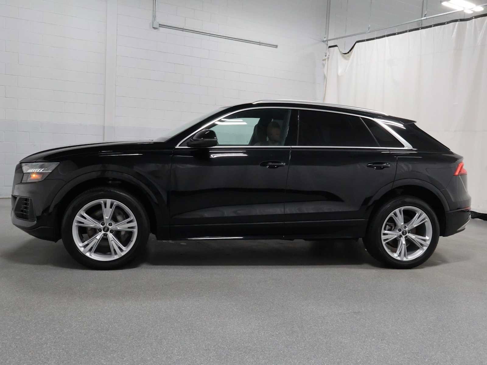Used 2023 Audi Q8 Prestige w/ Prestige Package AWD/4WD image 2