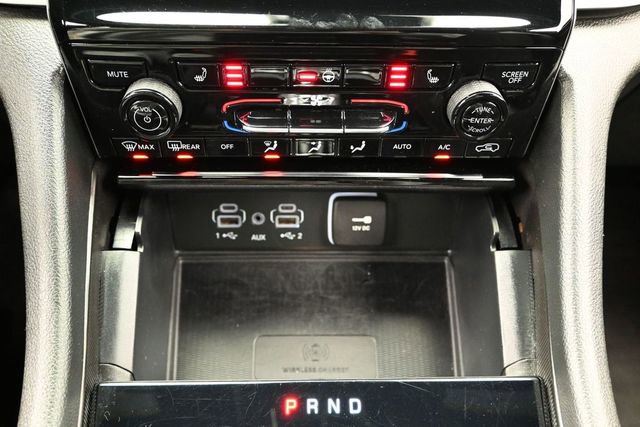Used 2025 Jeep Grand Cherokee Altitude AWD/4WD image 40