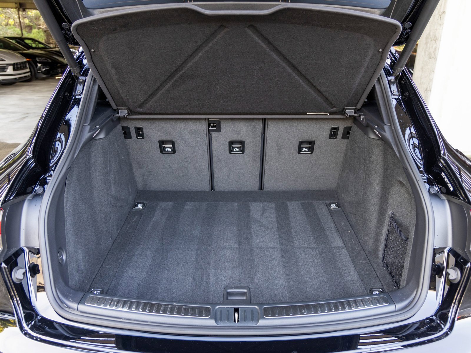 Certified 2025 Porsche Macan image 46