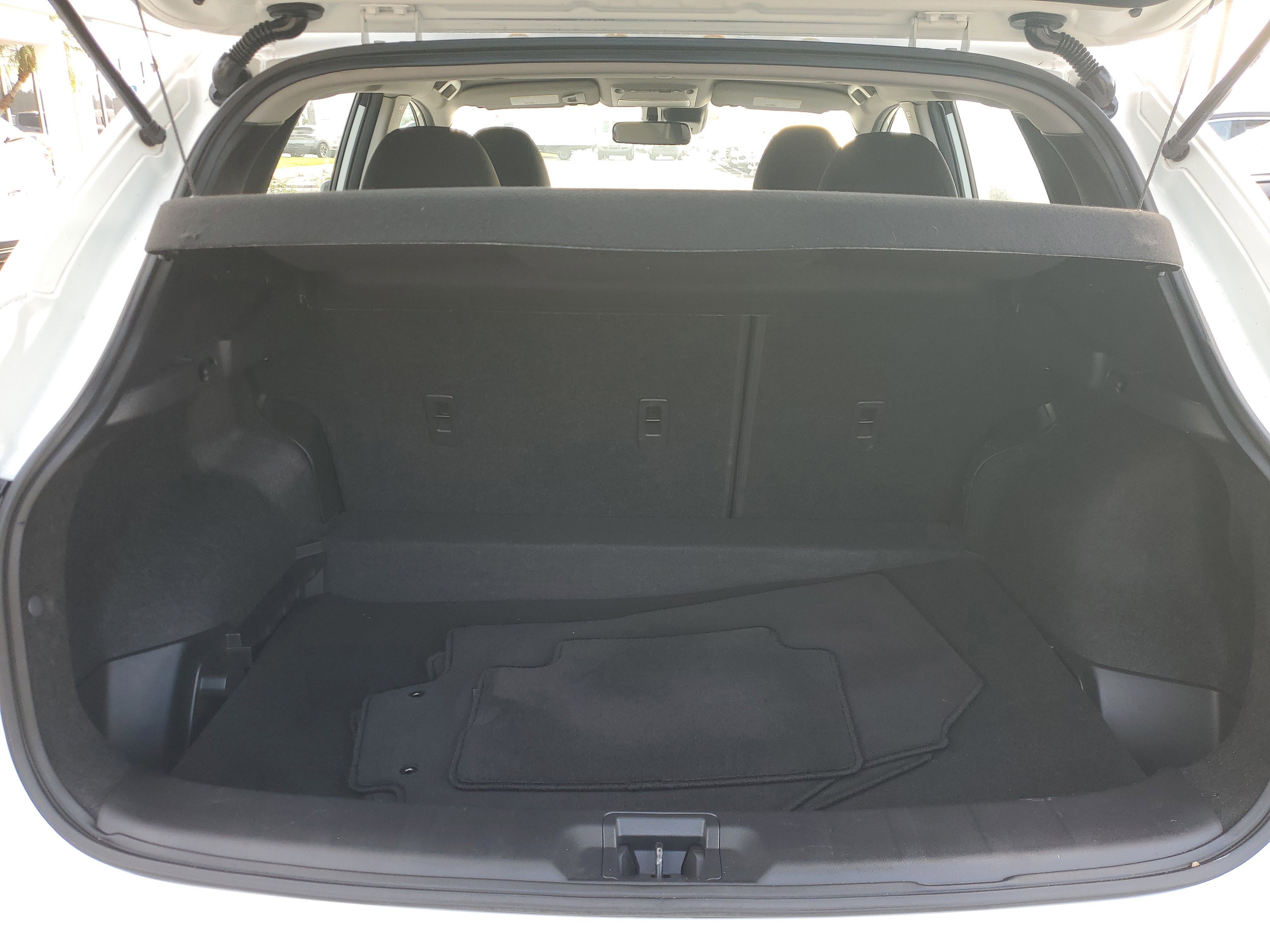 Used 2020 Nissan Rogue Sport S image 10