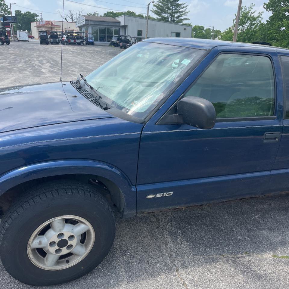 Used 1999 Chevrolet S10 Pickup LS w/ Preferred Equipment Group AWD/4WD image 4