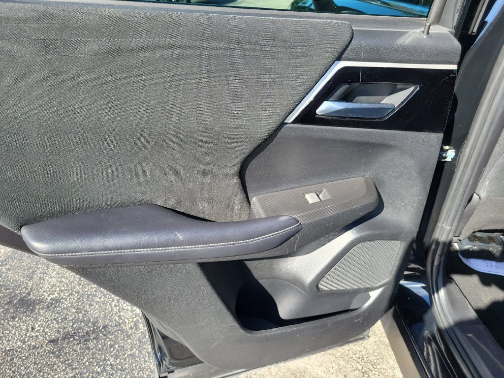 Used 2023 Mitsubishi Outlander ES FWD image 19