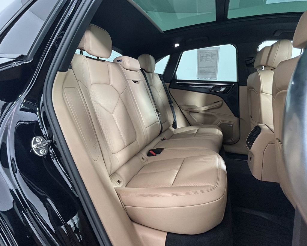 Certified 2020 Porsche Macan AWD/4WD image 26