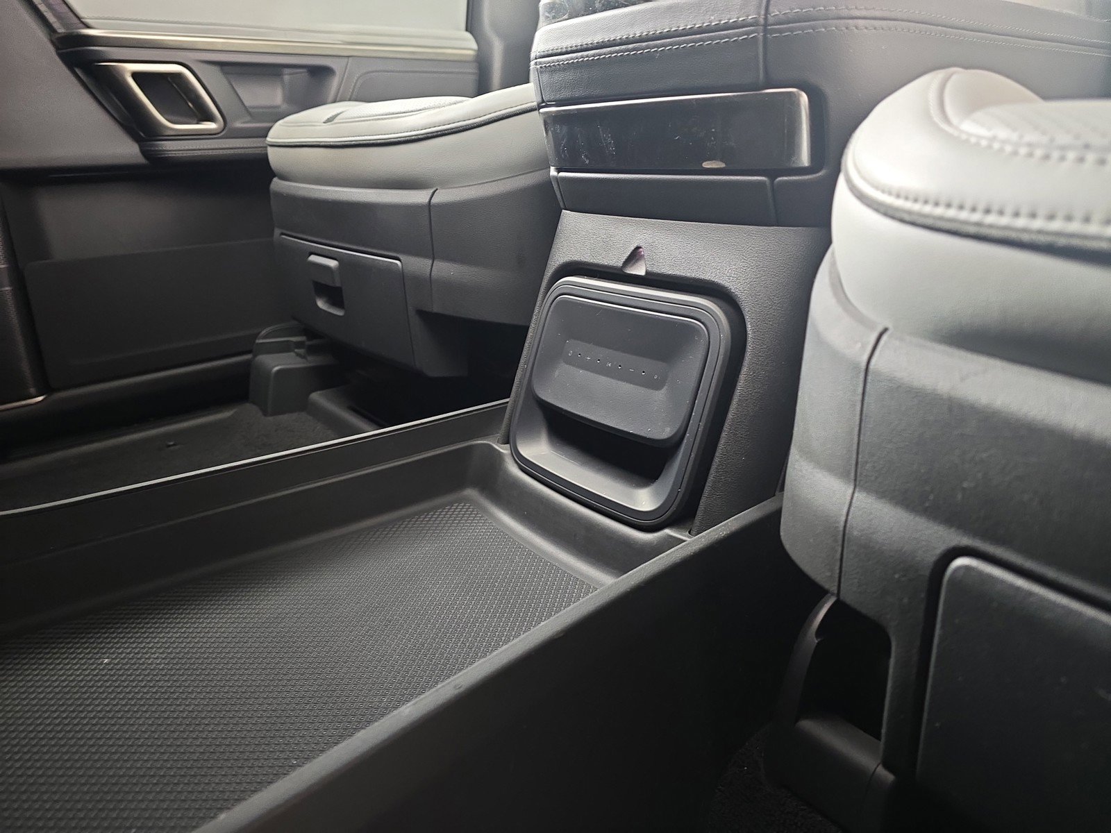 Used 2023 Rivian R1S Launch Edition image 33