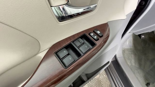 Used 2012 Toyota Sienna XLE FWD image 19