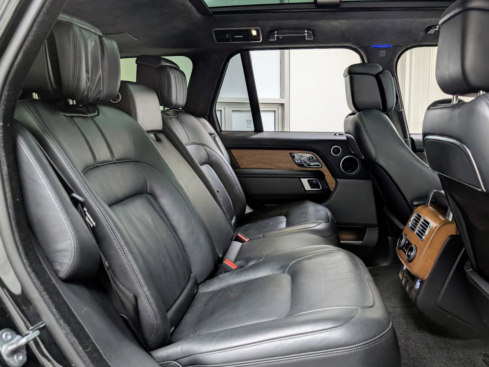 Used 2022 Land Rover Range Rover Autobiography image 24