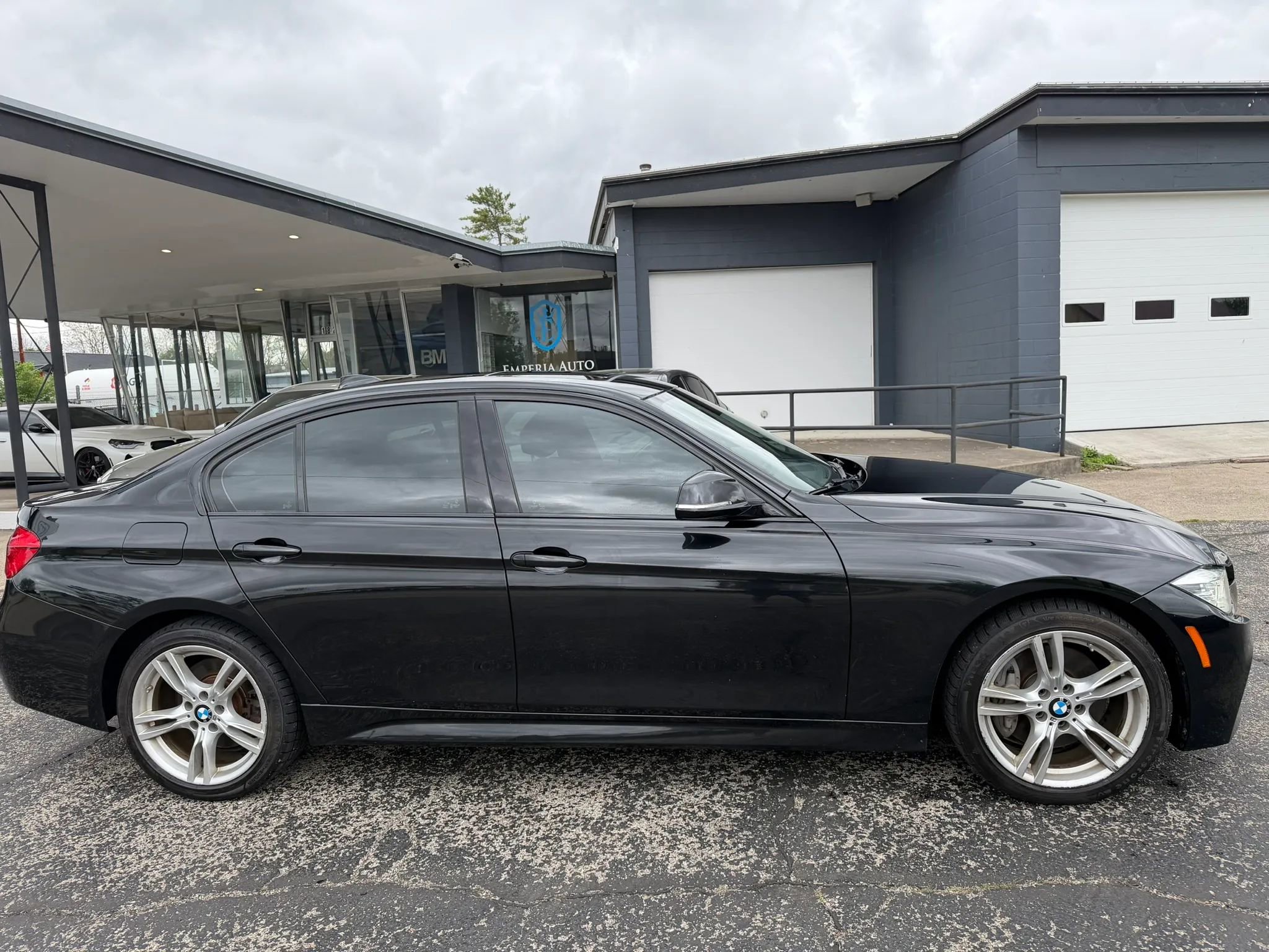 Used 2017 BMW 340i xDrive Sedan AWD/4WD image 11
