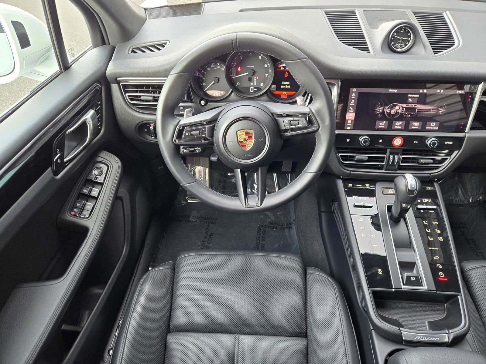 Used 2025 Porsche Macan AWD/4WD image 16