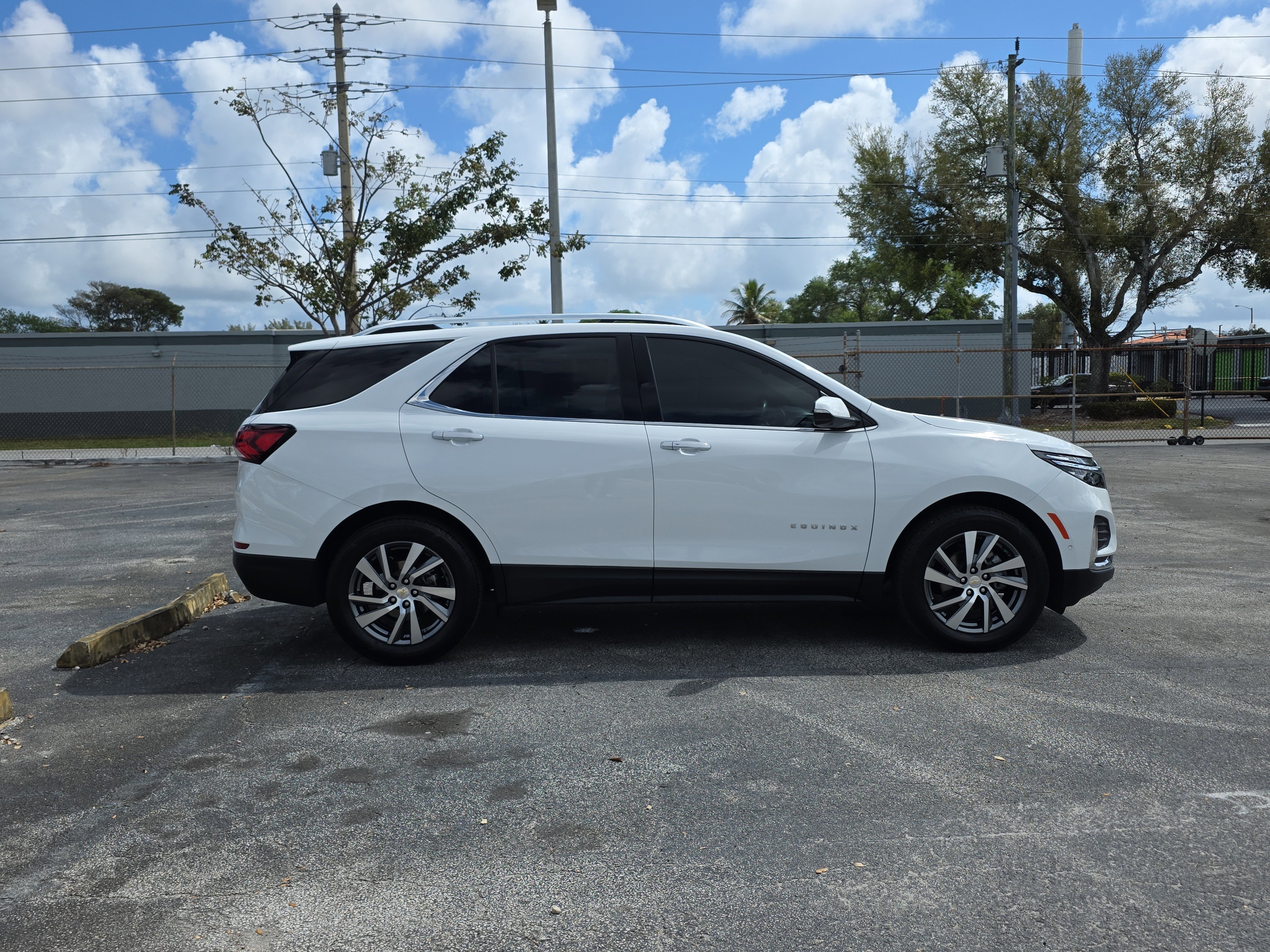 Used 2022 Chevrolet Equinox Premier FWD image 8