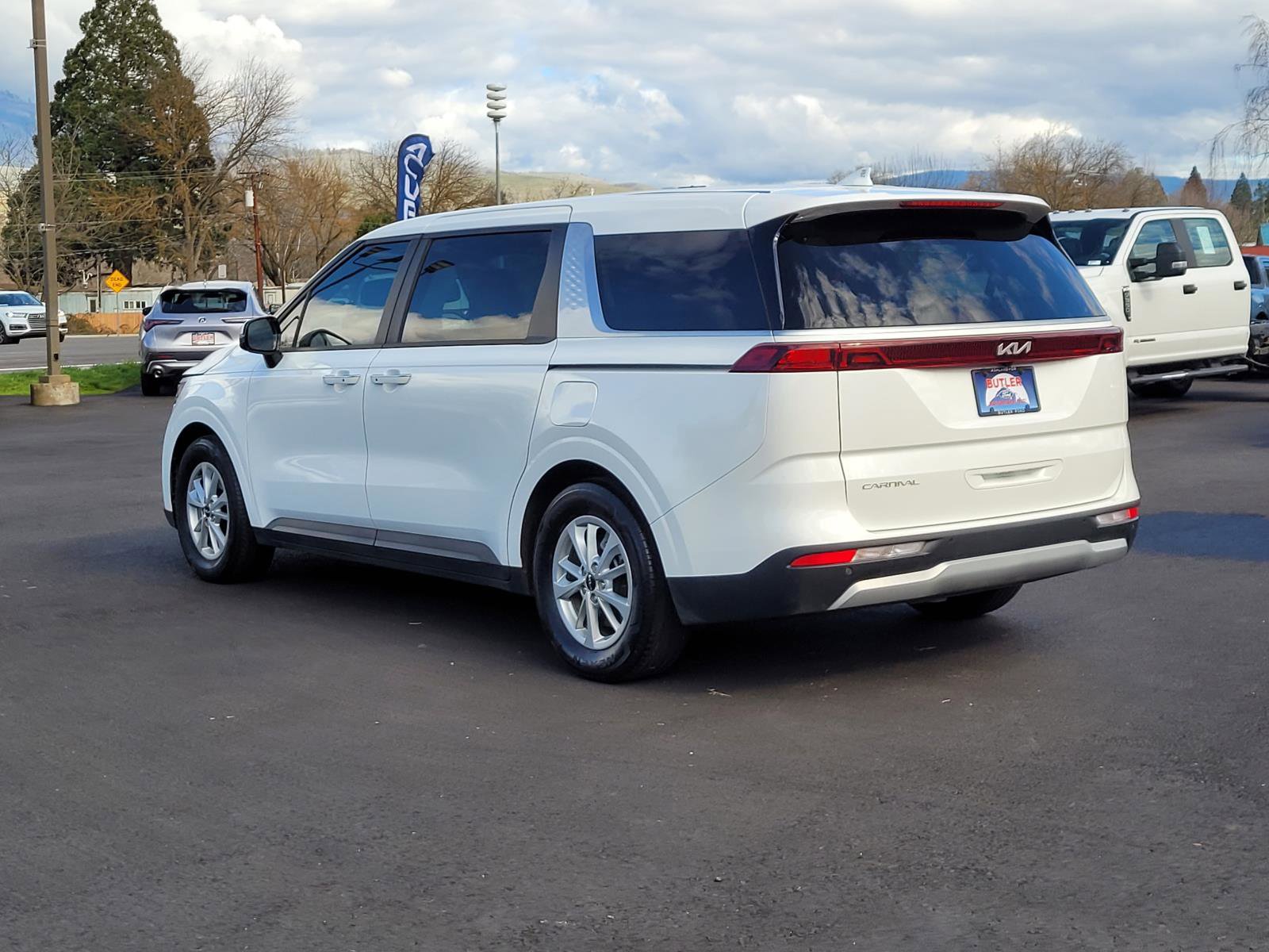 Used 2024 Kia Carnival LX image 7