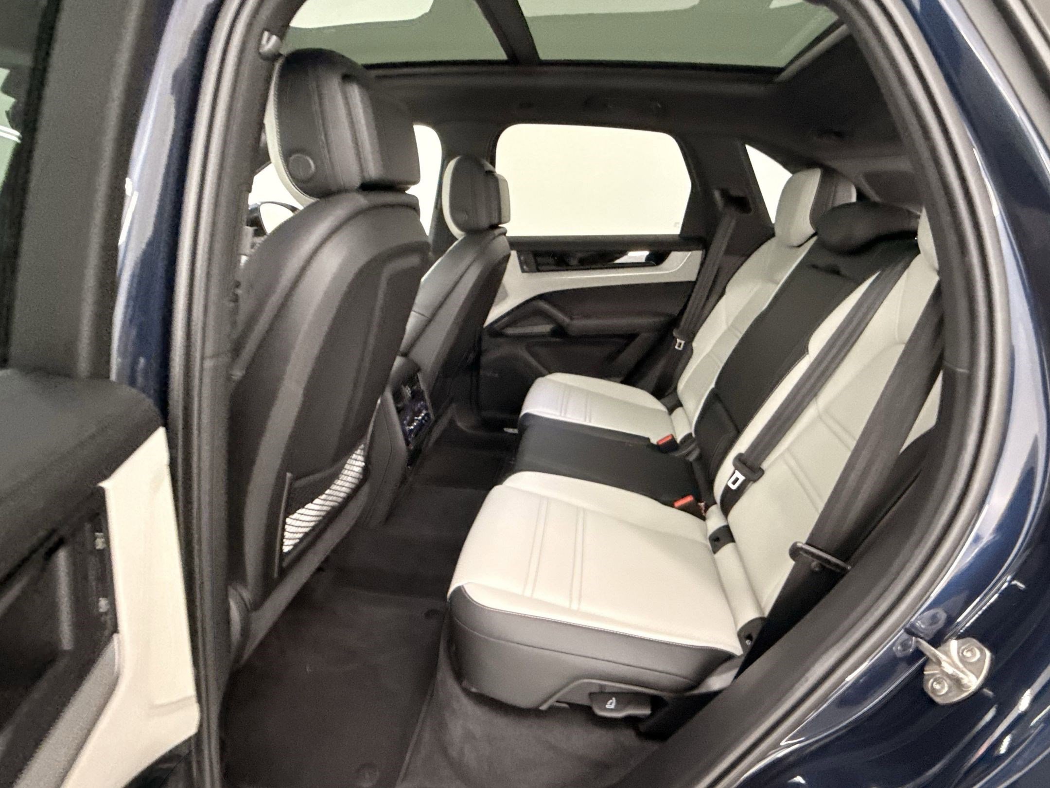 New 2025 Porsche Cayenne image 13