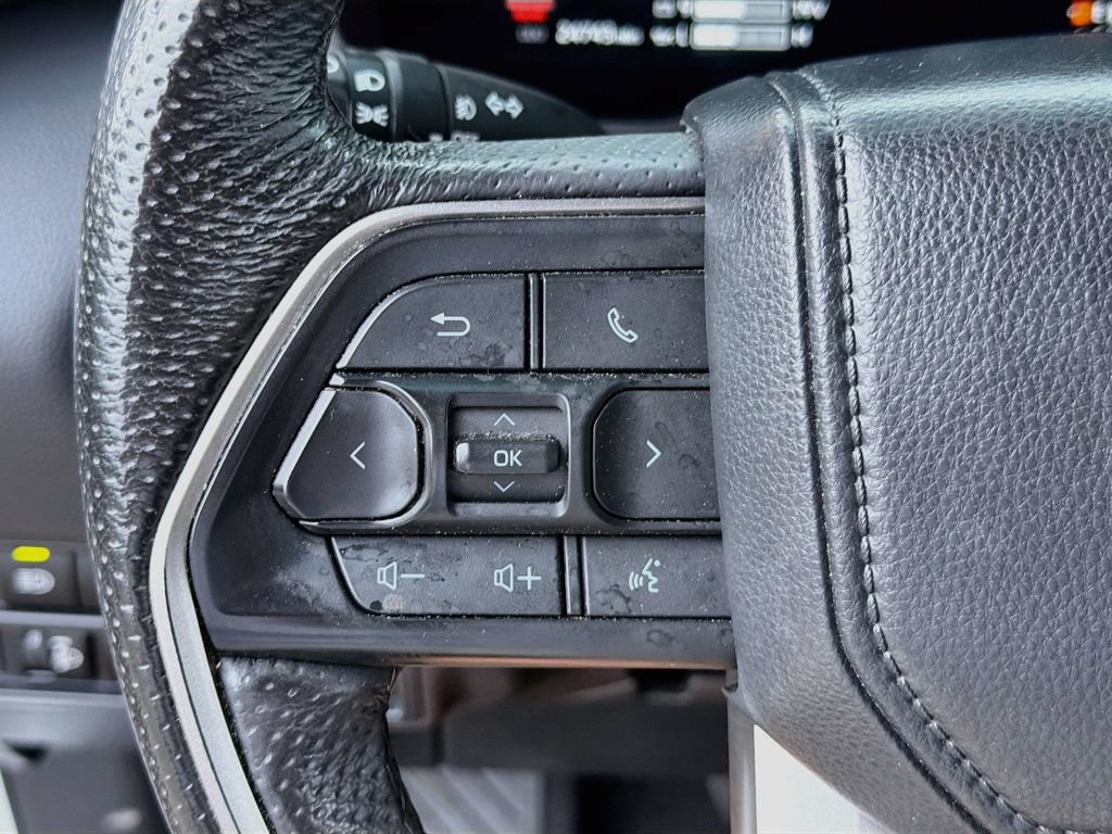 Used 2025 Toyota Tundra Limited AWD/4WD image 21
