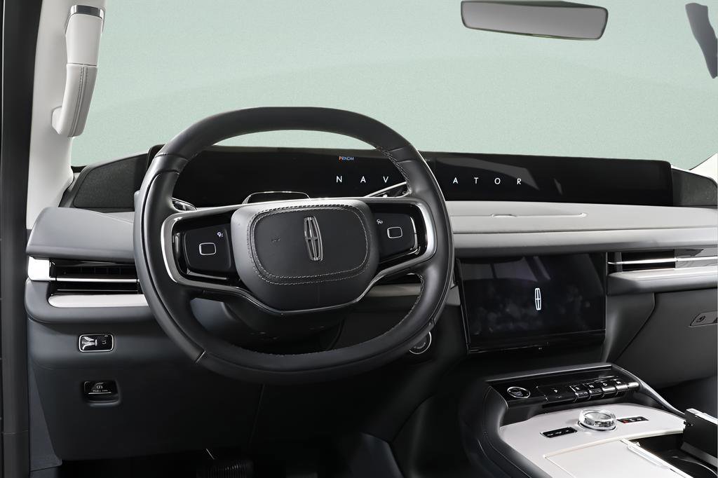 Used 2025 Lincoln Navigator Reserve image 8
