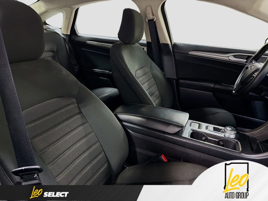 Used 2020 Ford Fusion SE image 26
