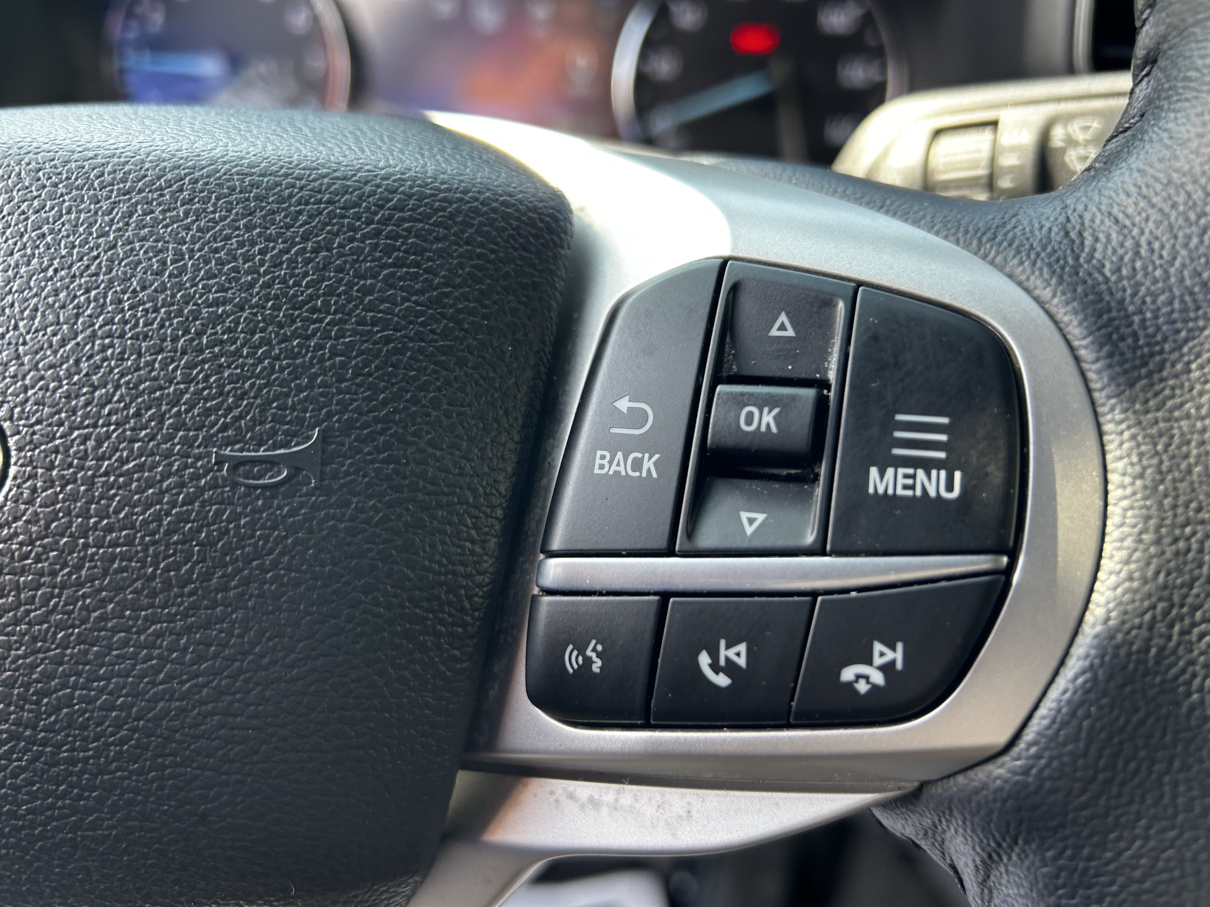 Used 2023 Ford Explorer XLT w/ Equipment Group 202A AWD/4WD image 27
