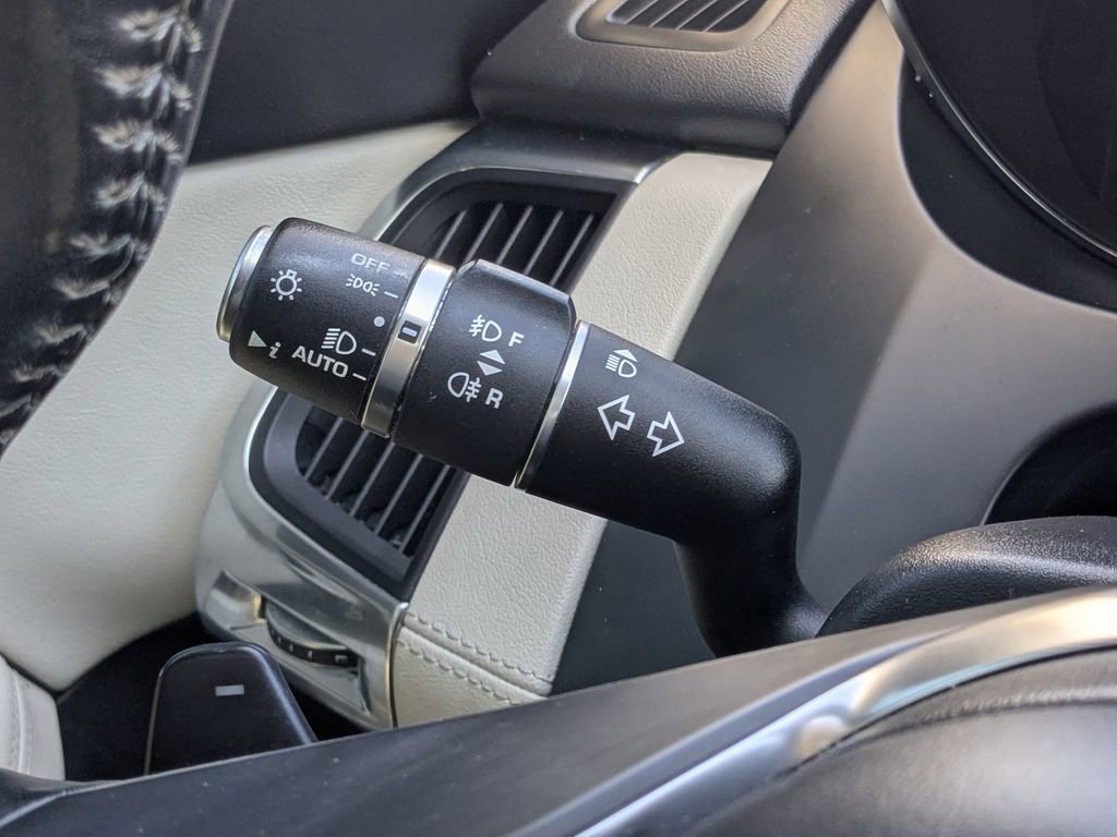 Used 2019 Jaguar E-PACE R-Dynamic SE image 25