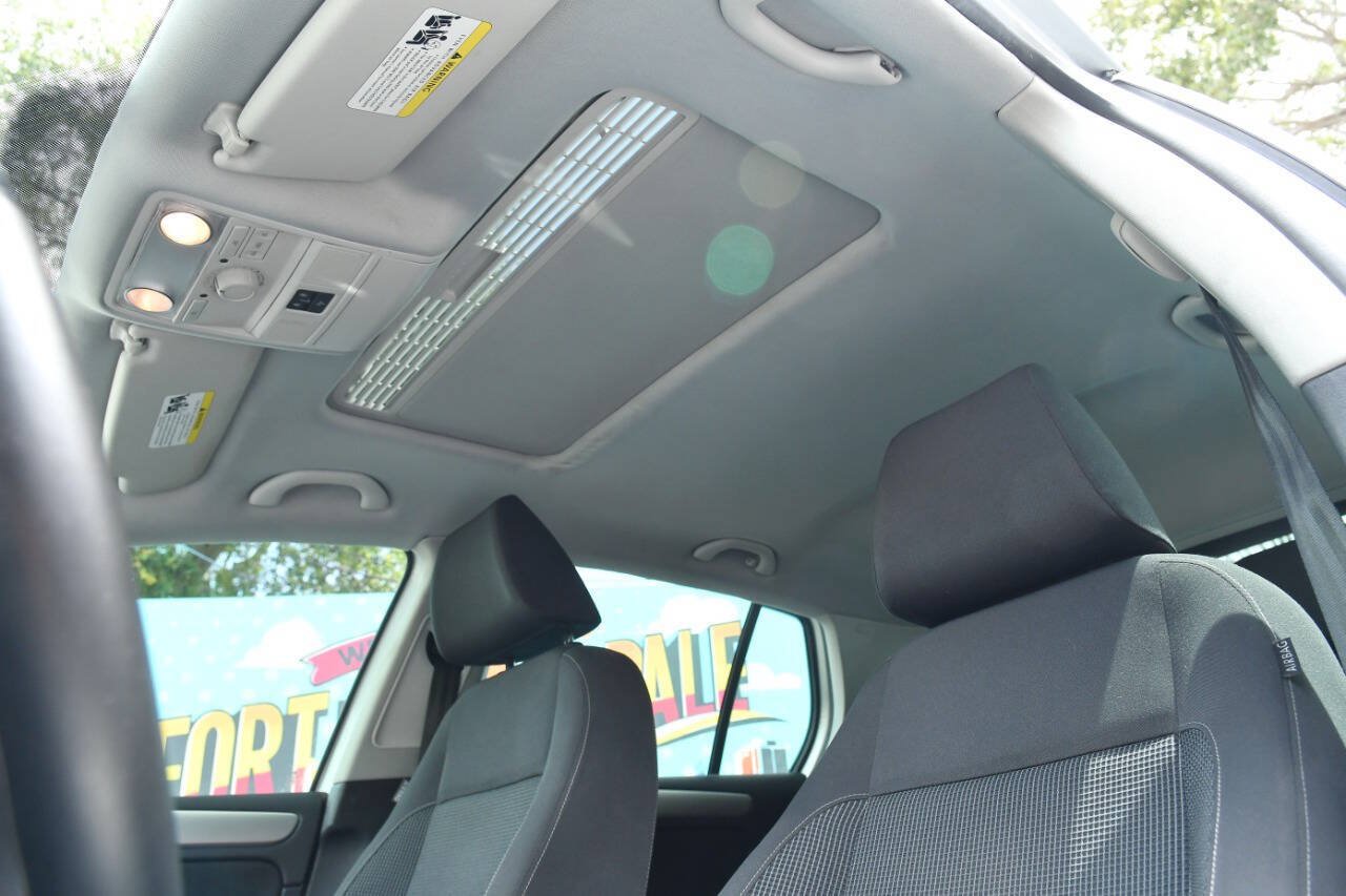 Used 2011 Volkswagen Golf TDI FWD image 23