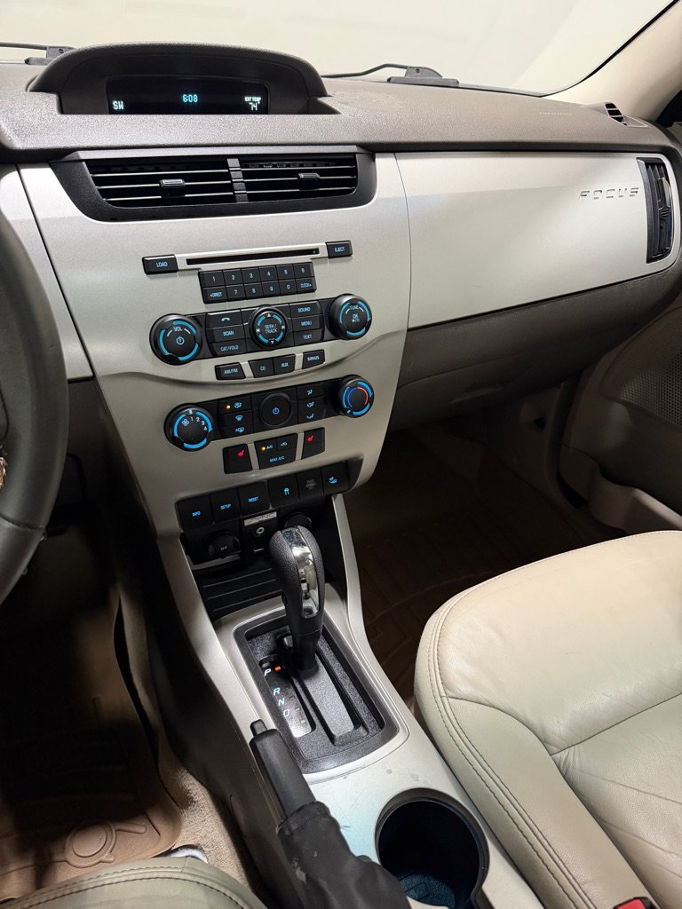 Used 2010 Ford Focus SEL FWD image 12