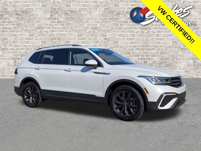 Certified 2023 Volkswagen Tiguan SE w/ Panoramic Sunroof Package FWD image 2