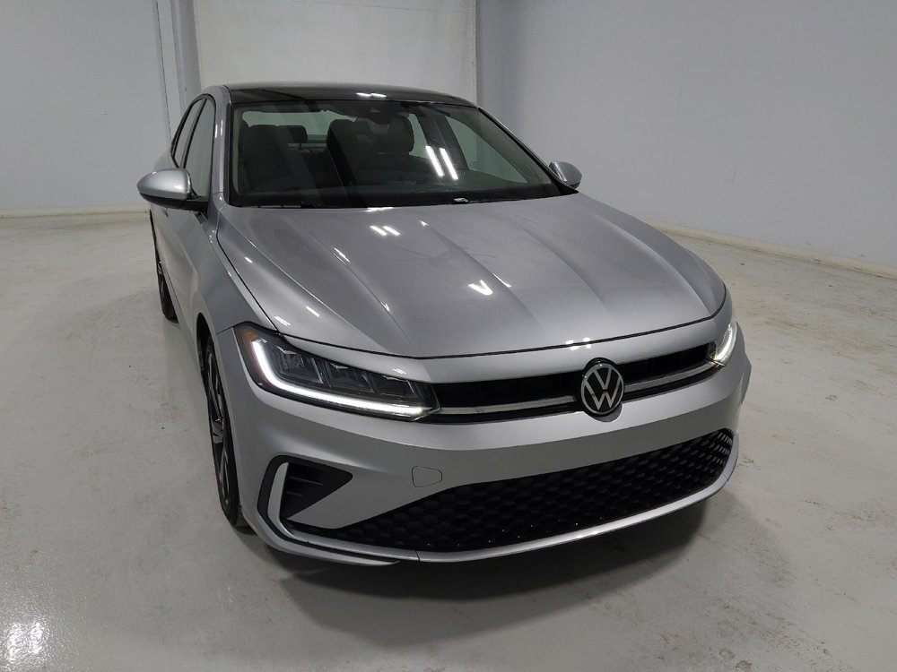 Used 2025 Volkswagen Jetta SE w/ Sunroof Package image 14