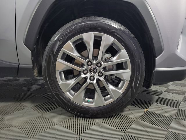 Used 2019 Toyota RAV4 XLE Premium w/ Cold Weather Package FWD image 11