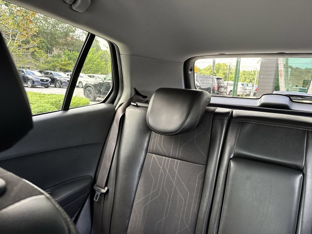 Used 2019 Chevrolet Trax LT w/ LT Convenience Package FWD image 17