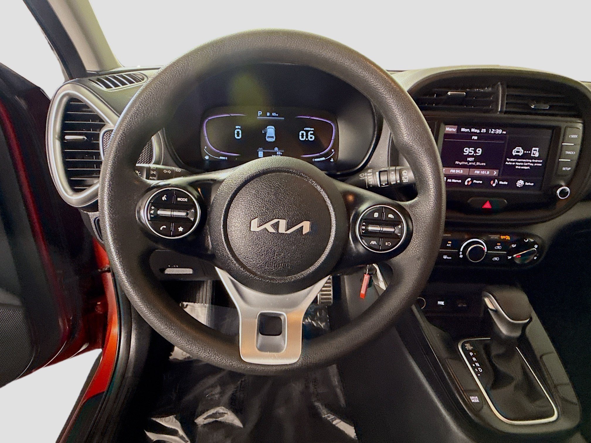 Used 2023 Kia Soul LX w/ LX Technology Package FWD image 13