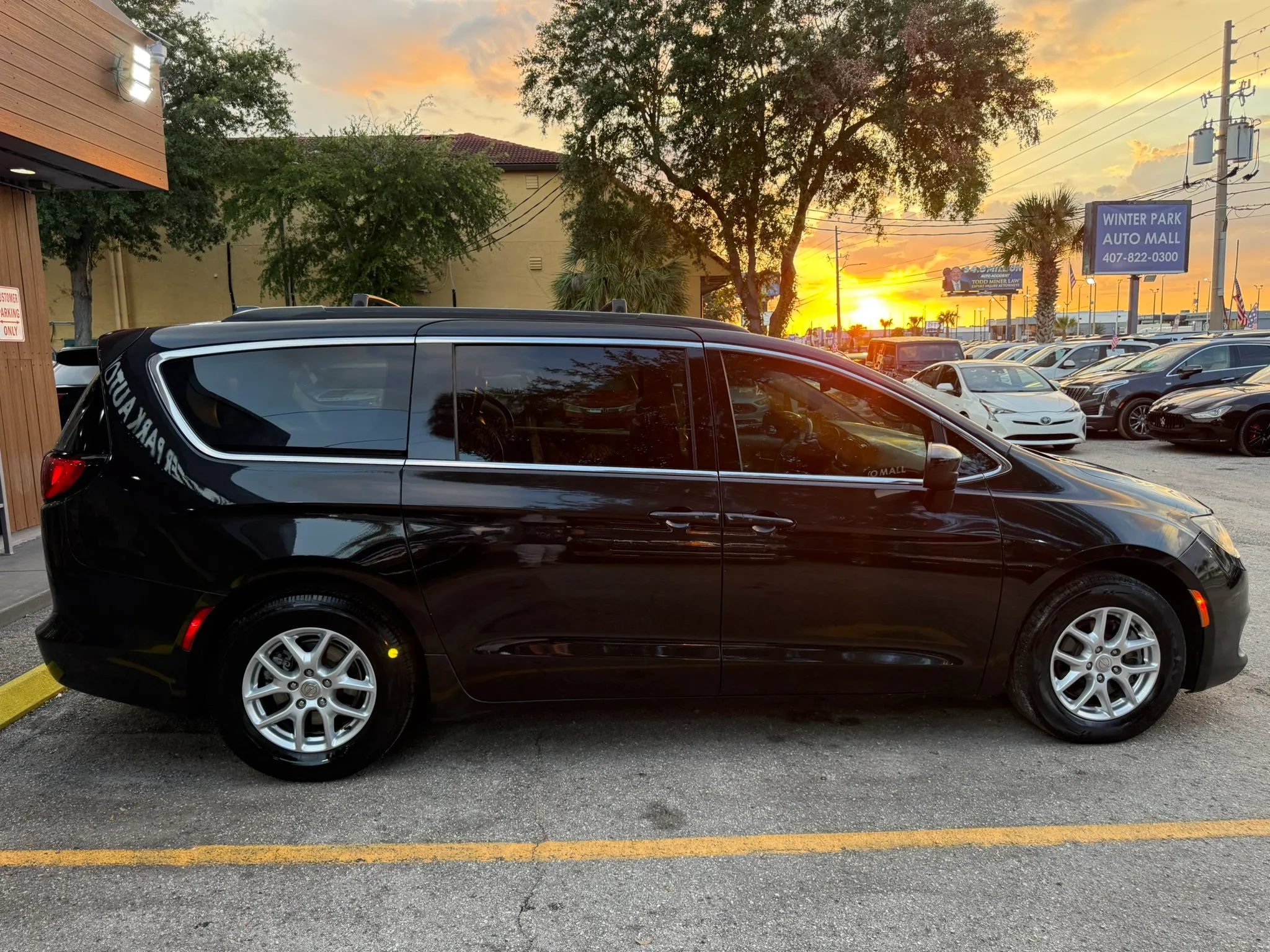 Used 2020 Chrysler Voyager Lxi FWD image 4