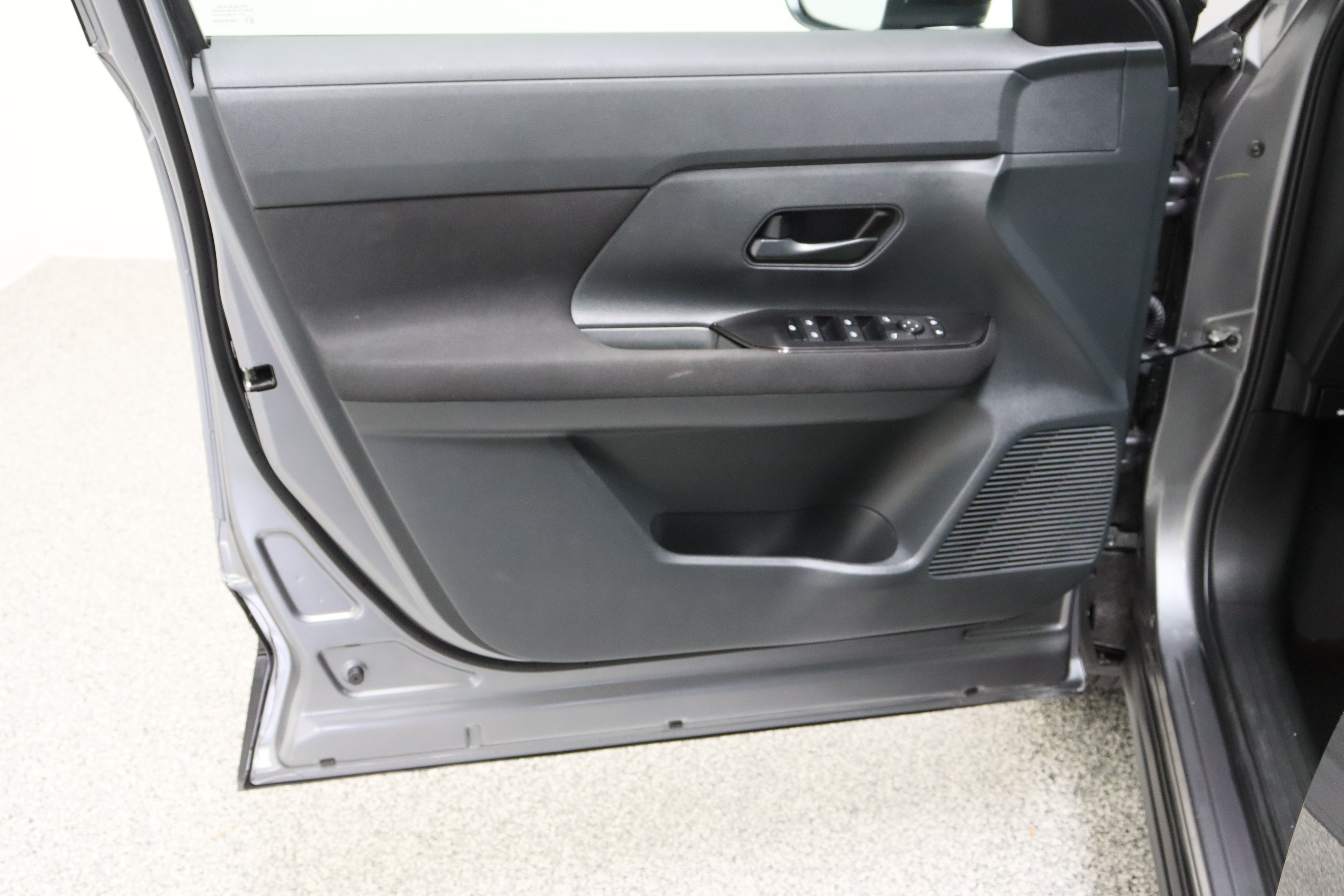 Used 2025 Nissan Kicks S FWD image 12