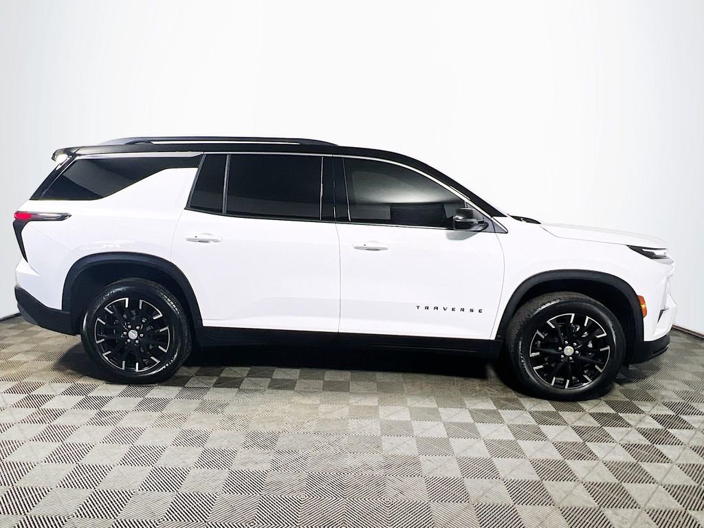 Used 2025 Chevrolet Traverse LT w/ Sun and Wheel Package image 9