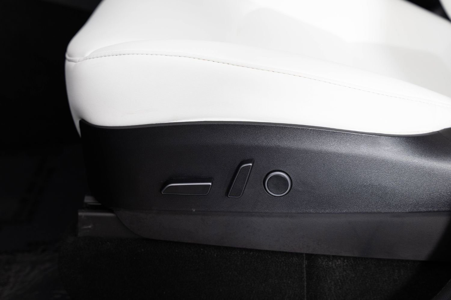 Used 2022 Tesla Model Y Performance image 17