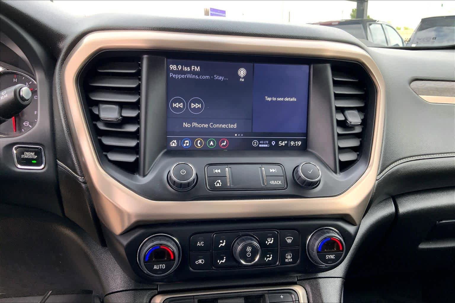 Used 2022 GMC Acadia Denali w/ Denali Technology Package FWD image 28