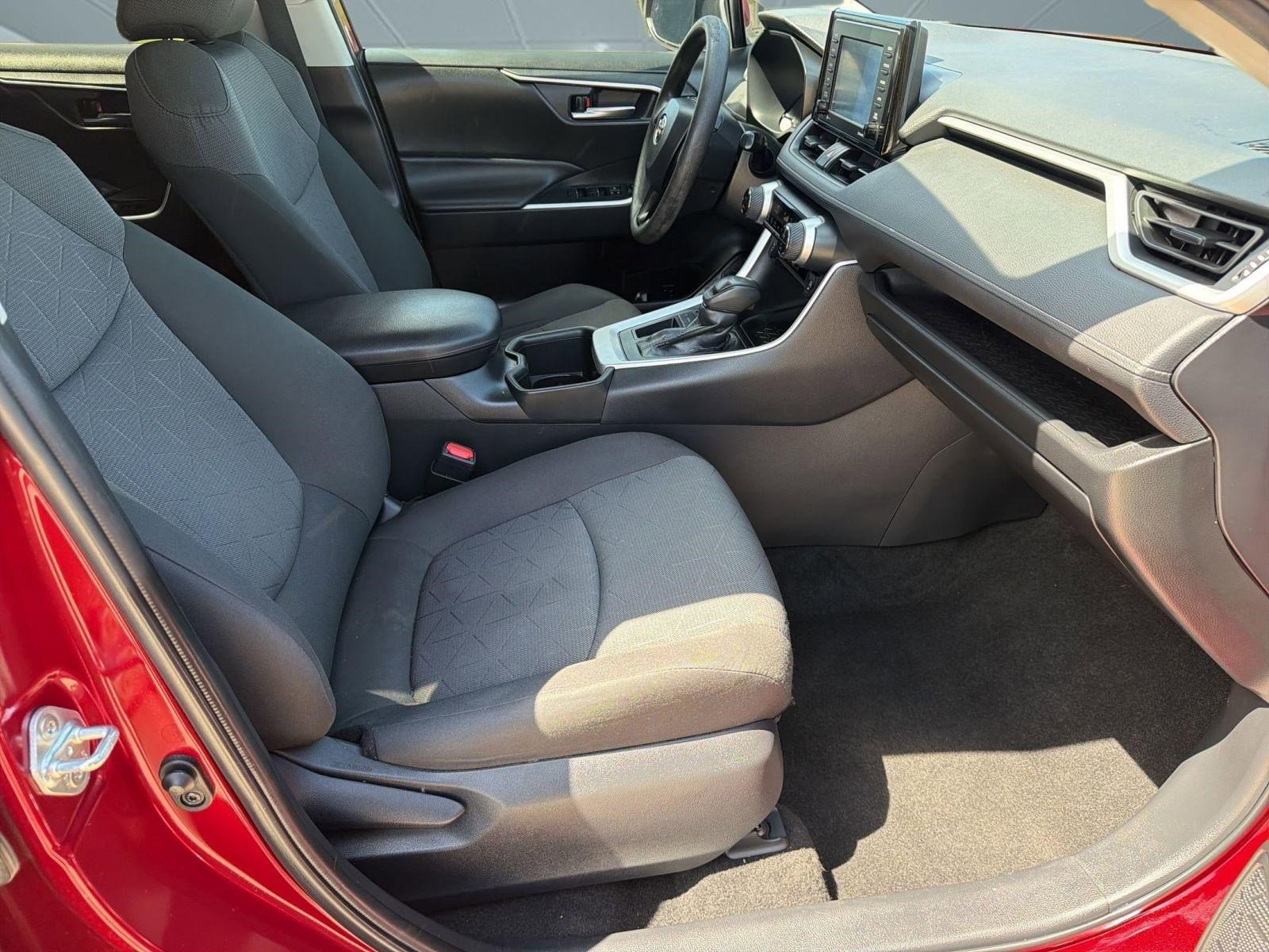 Used 2022 Toyota RAV4 XLE w/ Convenience Package image 30