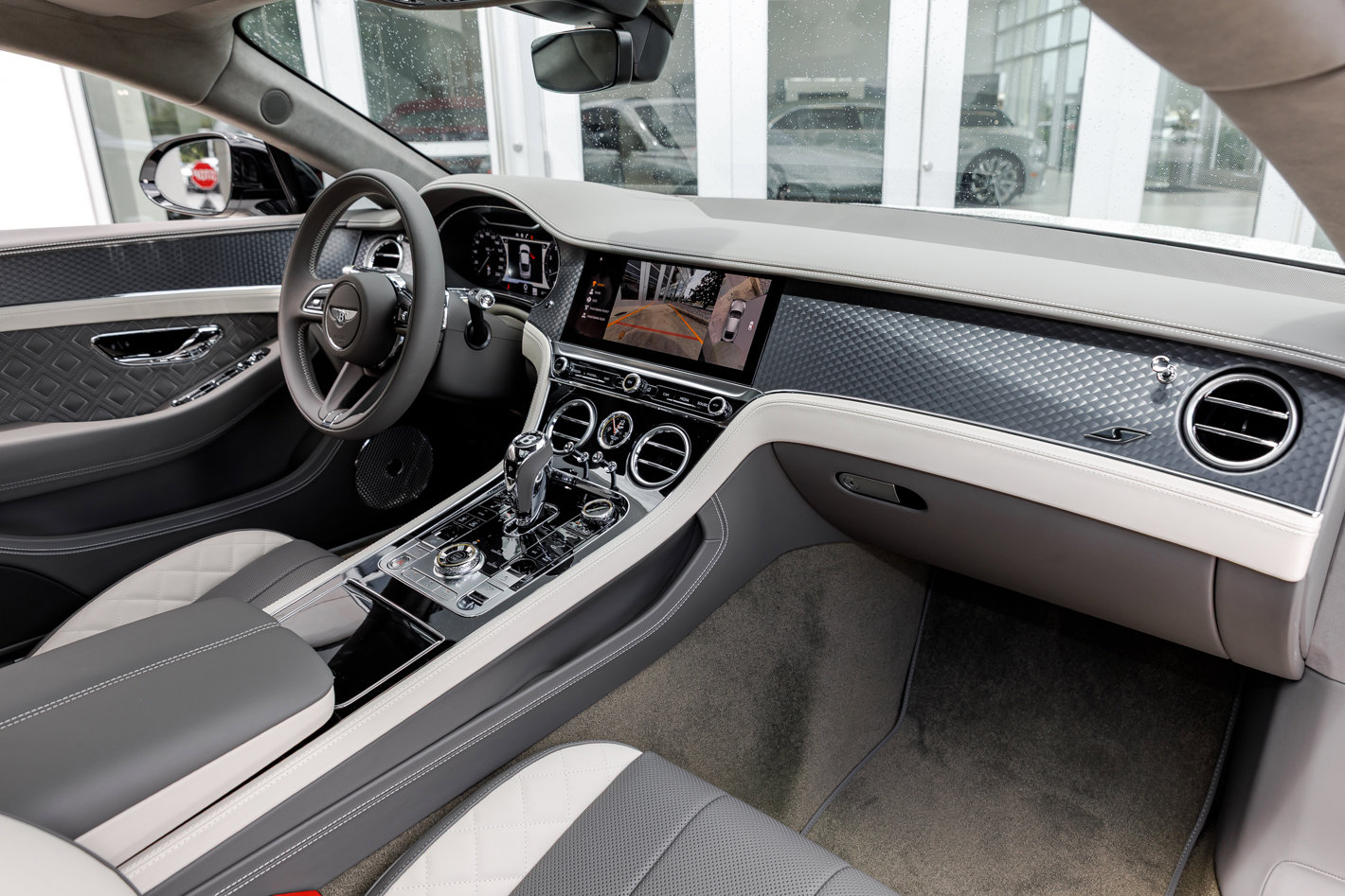 Used 2024 Bentley Continental GT V8 image 28