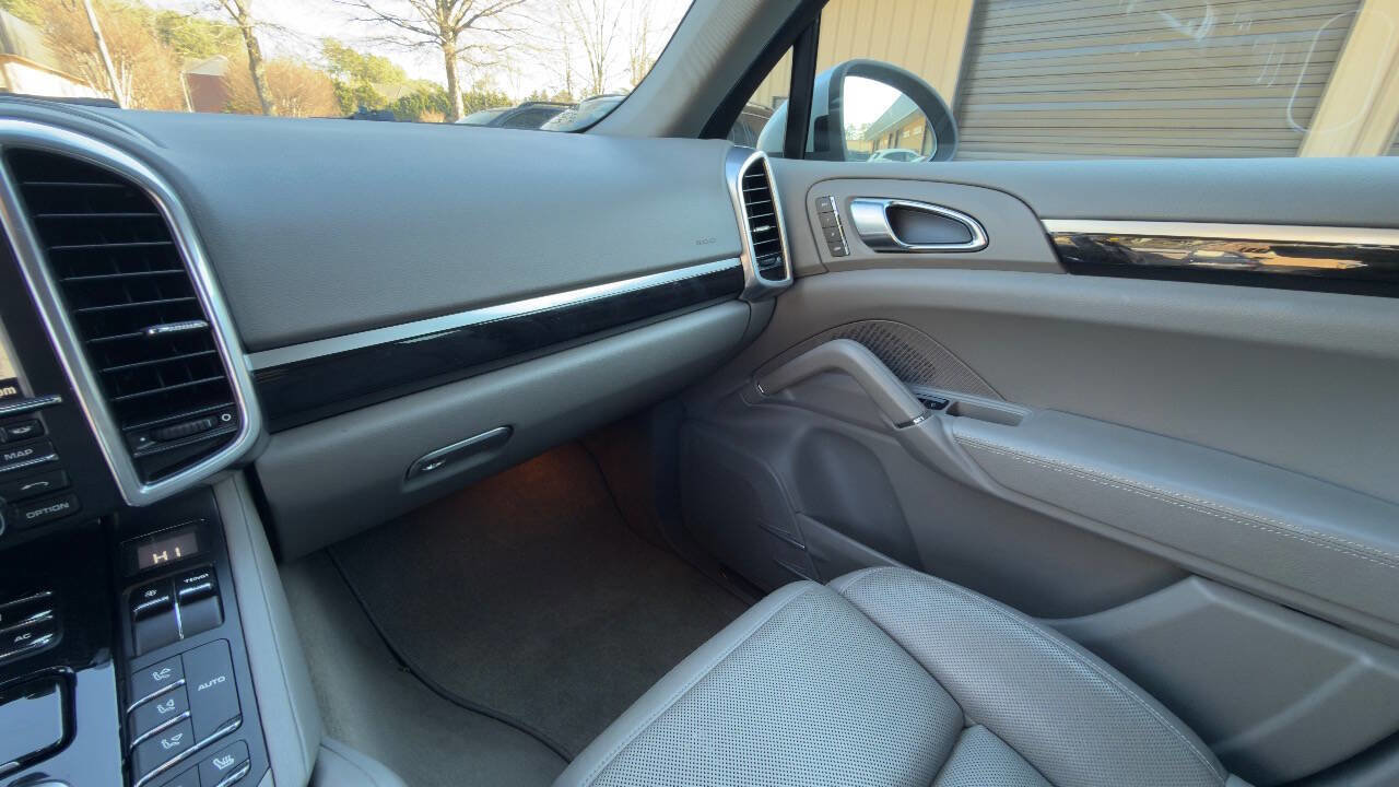 Used 2011 Porsche Cayenne S image 63