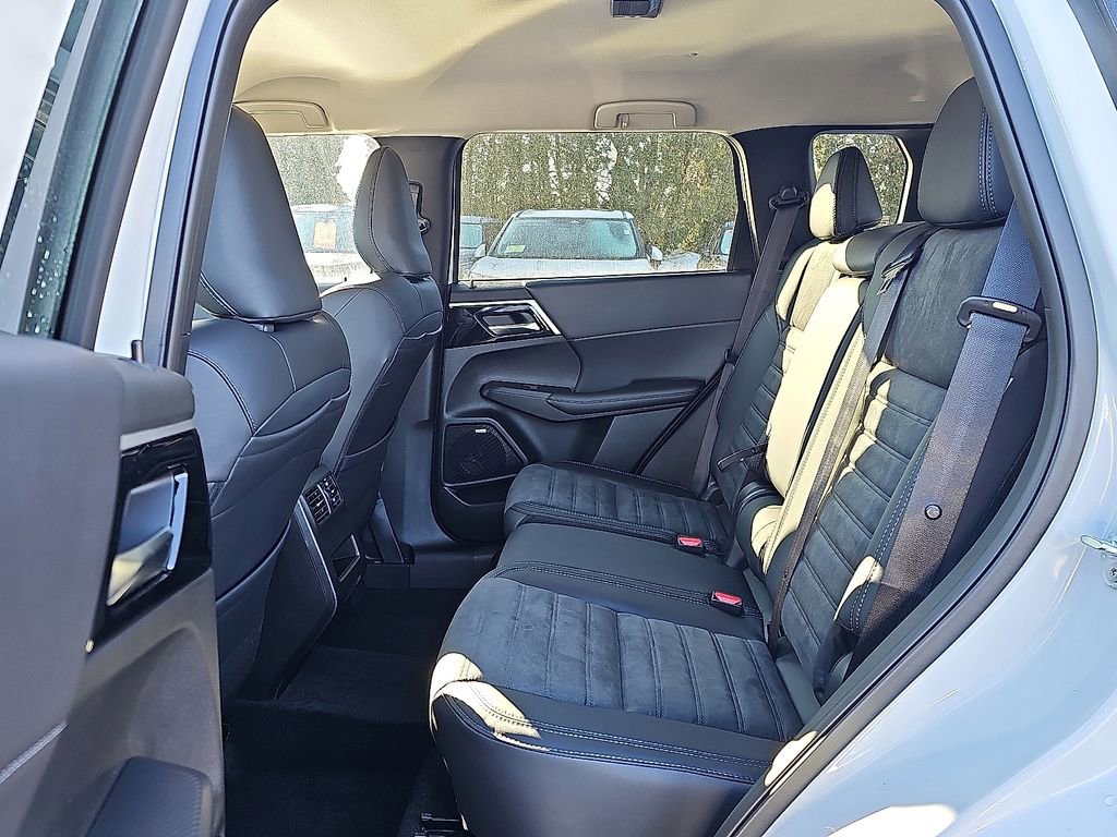 New 2026 Mitsubishi Outlander SE image 6